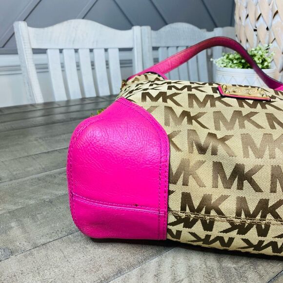 Michael Kors Millbrook Signature Jacquard Large Pink Shoulder Hobo Bag - Picture 9 of 12